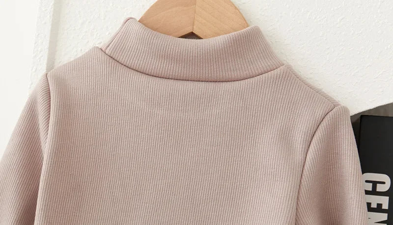 Camisa de fundo infantil outono/inverno Nova camiseta quente com fundo para homens e mulheres Roupas de pelúcia de bebê engrossadas
