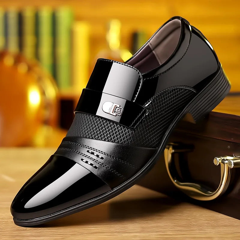 Oxford Sapatos Masculinos de Luxo Laca Sapato de Casamento Apontado Dedo Do Pé Sapatos de Vestido para Homens Clássicos Homens de Negócios Sapatos de Couro Tamanho Grande 38-48