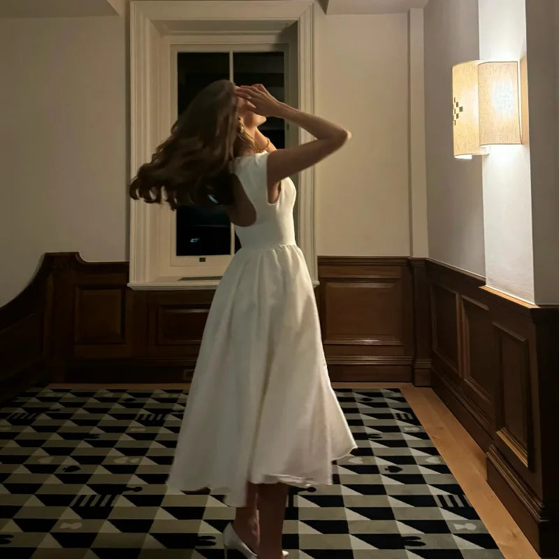 Elegante Branco Plissado A Linha Grande Hem Vestido de Festa Moda Feminina Slash Neck Slim Backless Vestidos 2025 Vestes Femininas Do Clube Verão