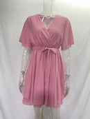 Vestidos de festa casuais de verão Sexy com decote em V Alça cruzada Mini saia com babados Hem Vestido de chiffon Moda feminina feminina Vestido branco preto