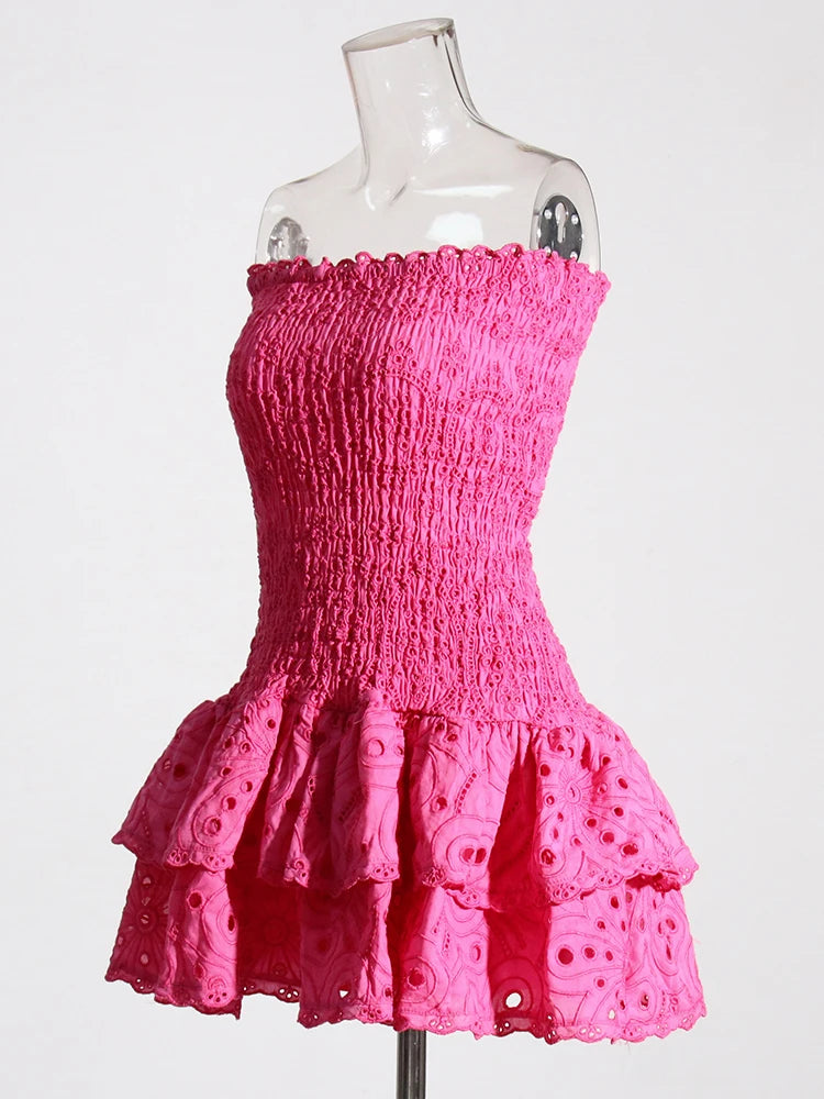 TWOTWINSTYLE Cut Out Bainha em camadas Vestido Sexy Para Mulheres Sem Alças Sem Mangas Fora Do Ombro Cintura Alta Mini Vestidos Roupas Femininas