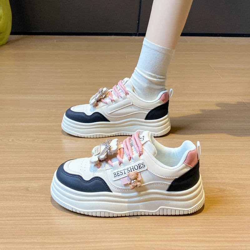 Entre na moda com nossa coleção exclusiva de calçados femininos! Encontre a combinação perfeita de estilo e conforto hoje